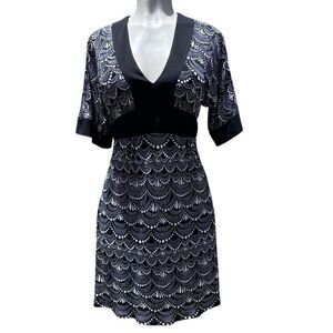 Noticeable Sheath Dress Women's Medium Black & White V-neck Stretch Tie Back